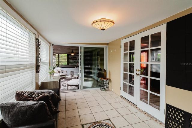 210 49 TH STREET N, St Petersburg, FL 33710