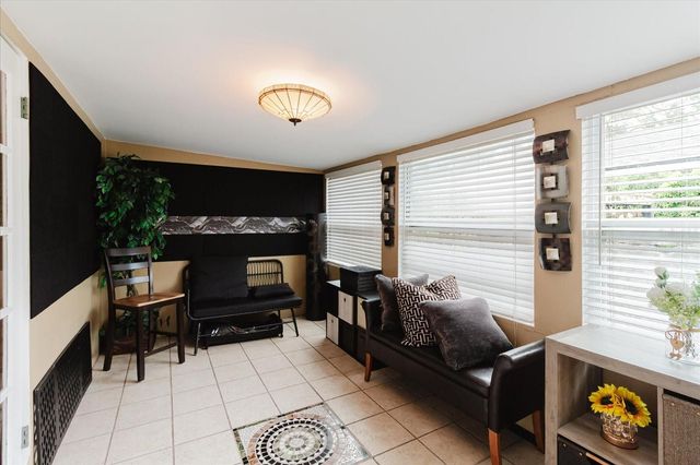 210 49 TH STREET N, St Petersburg, FL 33710
