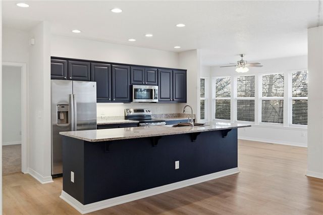 6 E Williamsburg Lane, Bella Vista, AR 72715