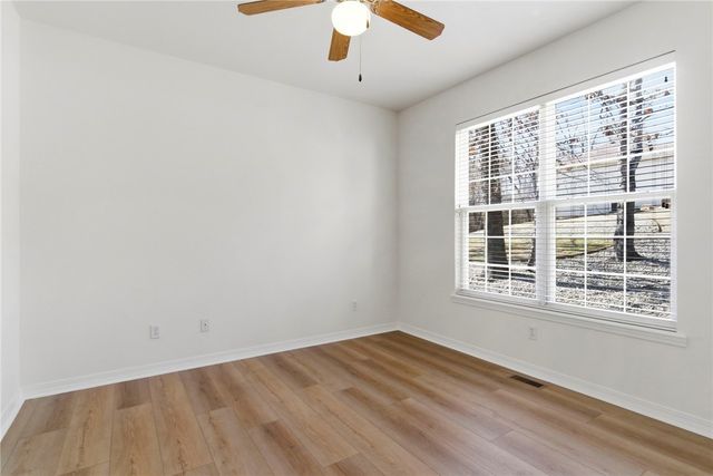 6 E Williamsburg Lane, Bella Vista, AR 72715