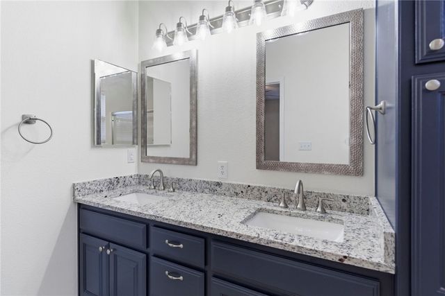 6 E Williamsburg Lane, Bella Vista, AR 72715