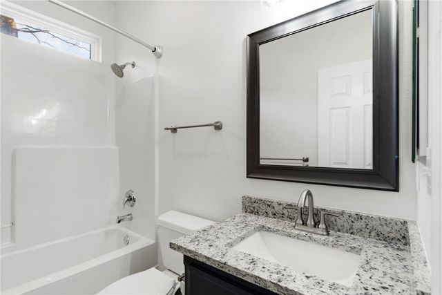 6 E Williamsburg Lane, Bella Vista, AR 72715