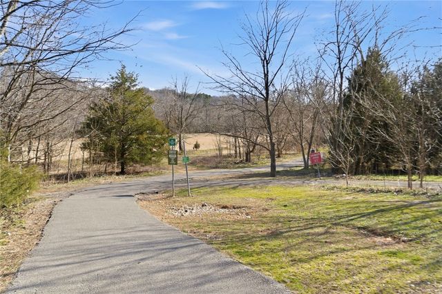 6 E Williamsburg Lane, Bella Vista, AR 72715