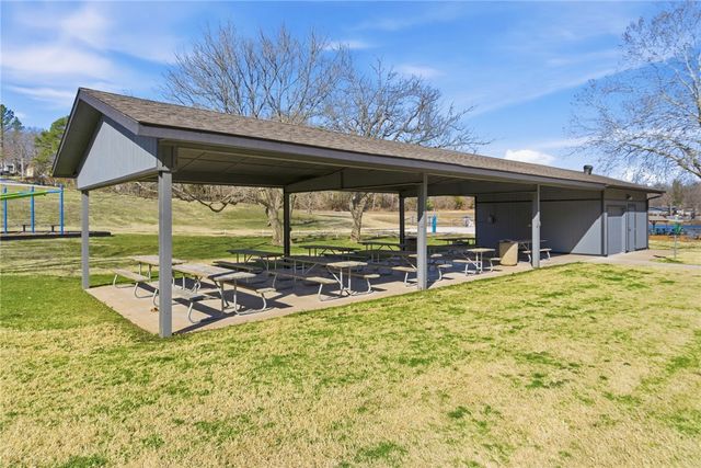 6 E Williamsburg Lane, Bella Vista, AR 72715