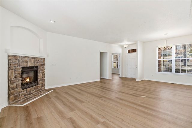 6 E Williamsburg Lane, Bella Vista, AR 72715