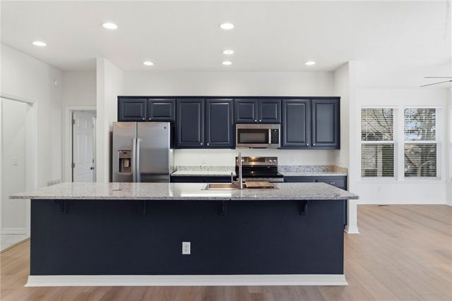 6 E Williamsburg Lane, Bella Vista, AR 72715