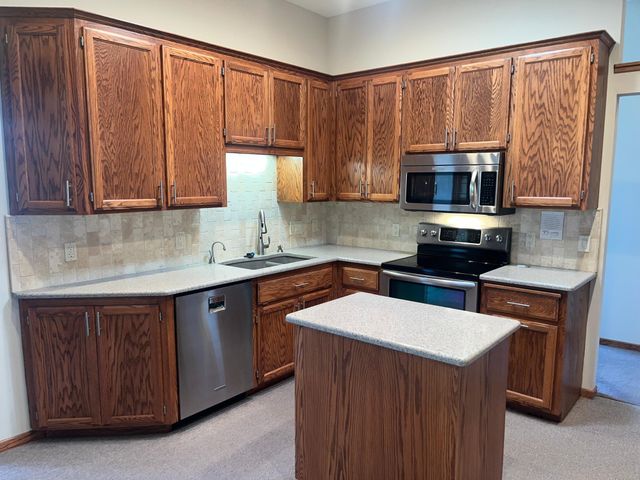 17703 Landmark Court, Lakeville, MN 55044