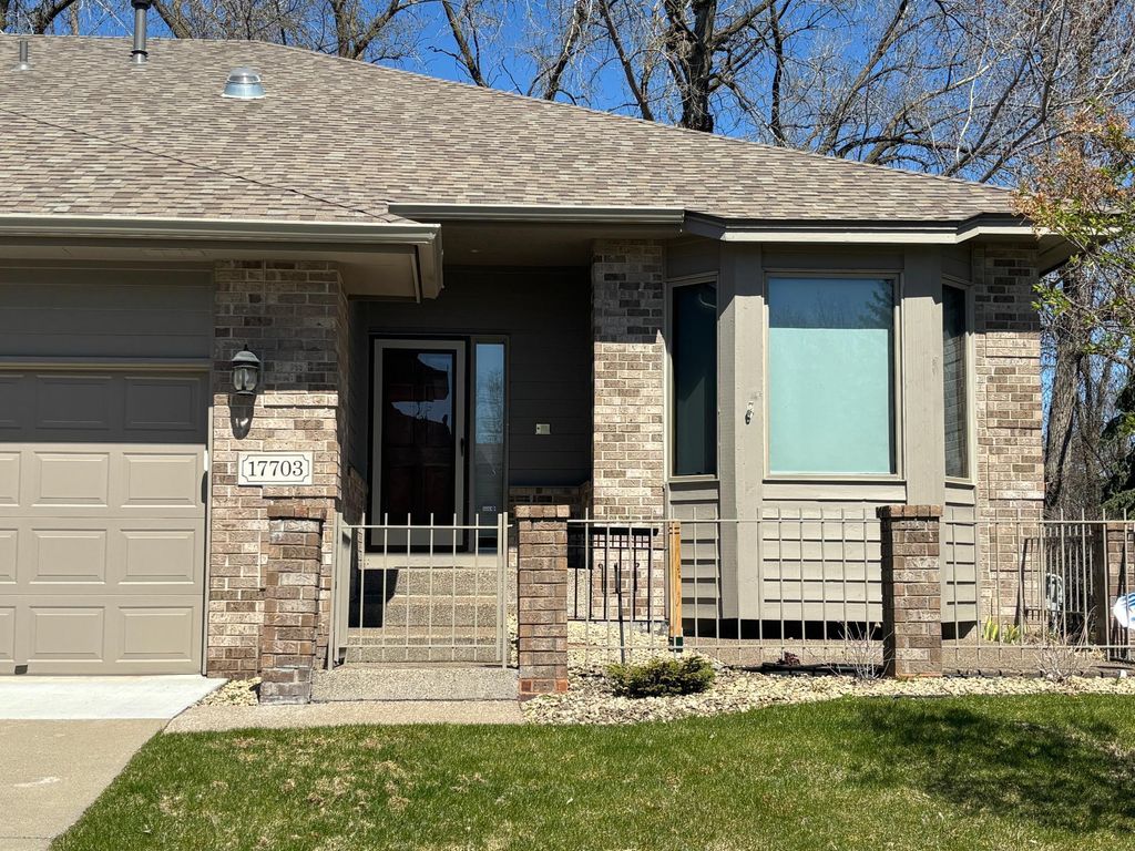 17703 Landmark Court, Lakeville, MN 55044