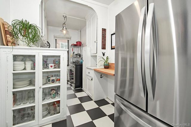 246 Bronxville Road I3, Bronxville, NY 10708