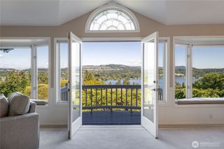 4232 Shoreclub Drive, Mercer Island, WA 98040