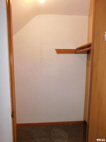 411 34TH Avenue, East Moline, IL 61244