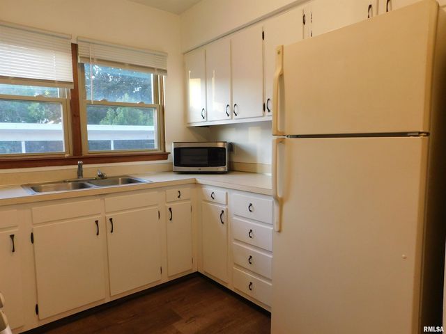 411 34TH Avenue, East Moline, IL 61244