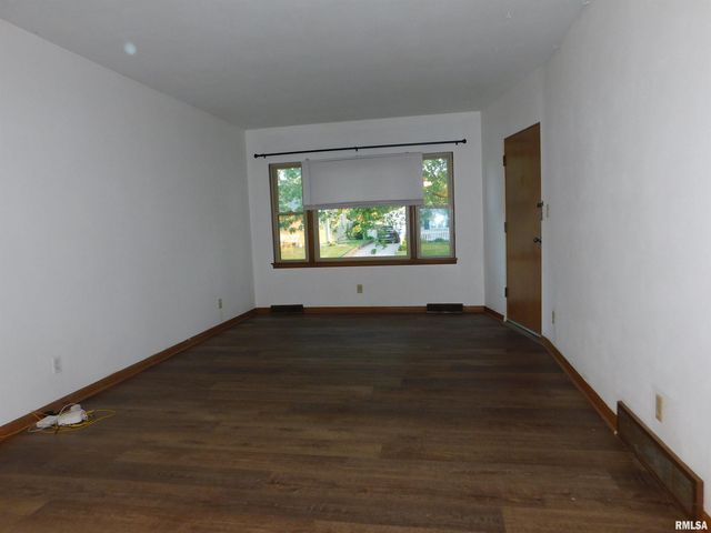 411 34TH Avenue, East Moline, IL 61244