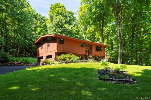 25 Ponderosa Road, Carmel, NY 10512