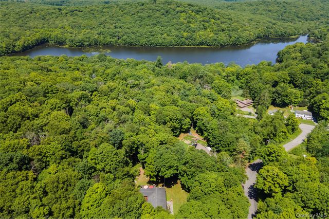 25 Ponderosa Road, Carmel, NY 10512