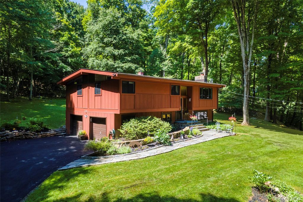 25 Ponderosa Road, Carmel, NY 10512