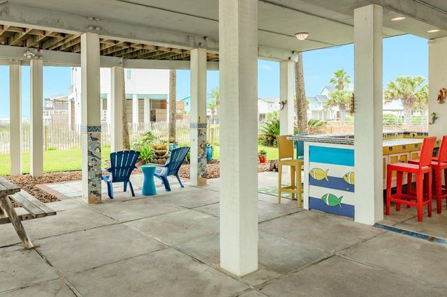 4247 Sandpiper Lane, Galveston, TX 77554