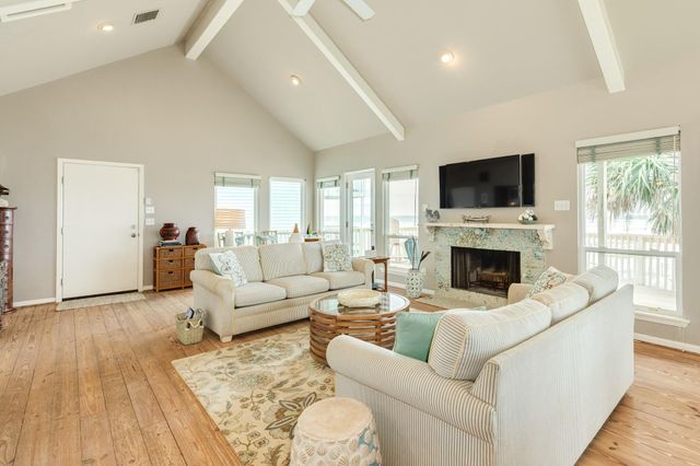 4247 Sandpiper Lane, Galveston, TX 77554