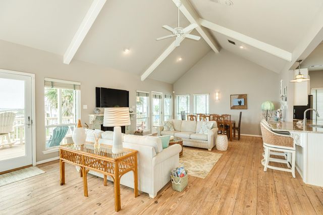 4247 Sandpiper Lane, Galveston, TX 77554