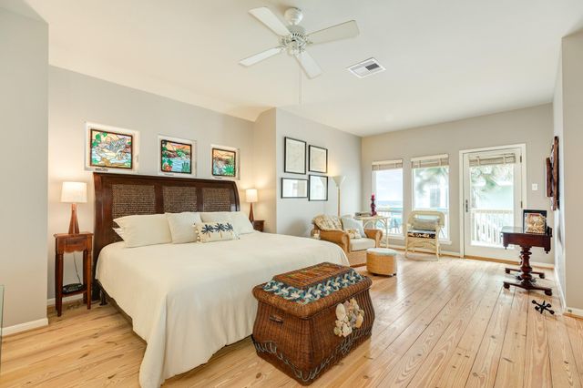 4247 Sandpiper Lane, Galveston, TX 77554