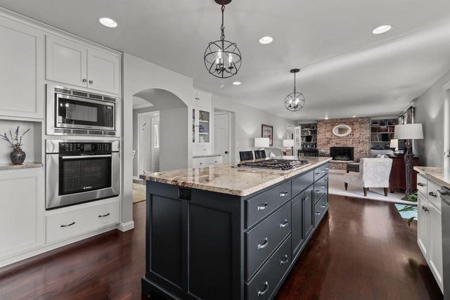 804 HEATHER LANE, Neenah, WI 54956