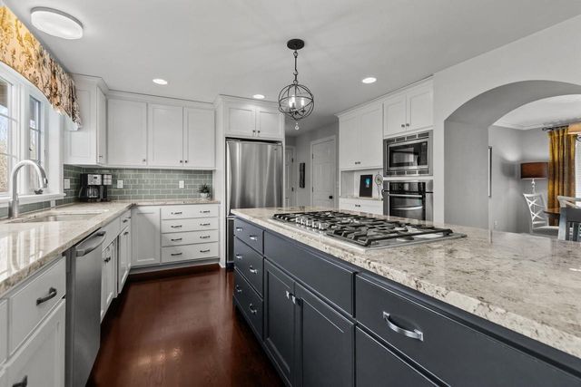 804 HEATHER LANE, Neenah, WI 54956