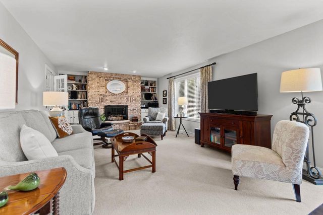 804 HEATHER LANE, Neenah, WI 54956