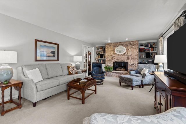 804 HEATHER LANE, Neenah, WI 54956