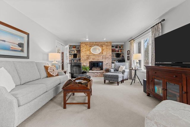 804 HEATHER LANE, Neenah, WI 54956