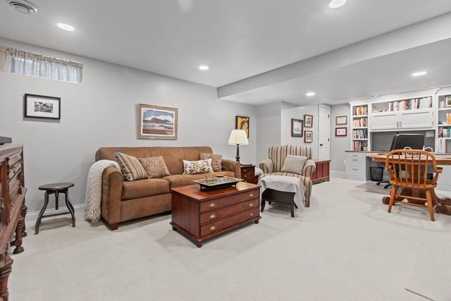 804 HEATHER LANE, Neenah, WI 54956