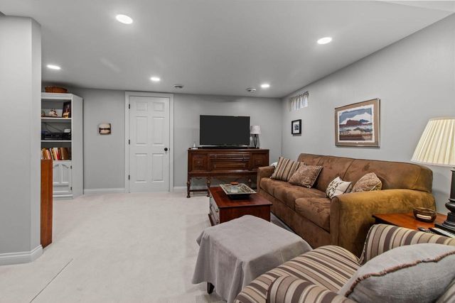 804 HEATHER LANE, Neenah, WI 54956