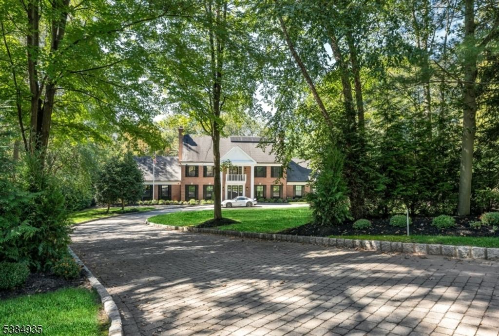 13 Powder Hill Rd, Saddle River Boro, NJ 07458