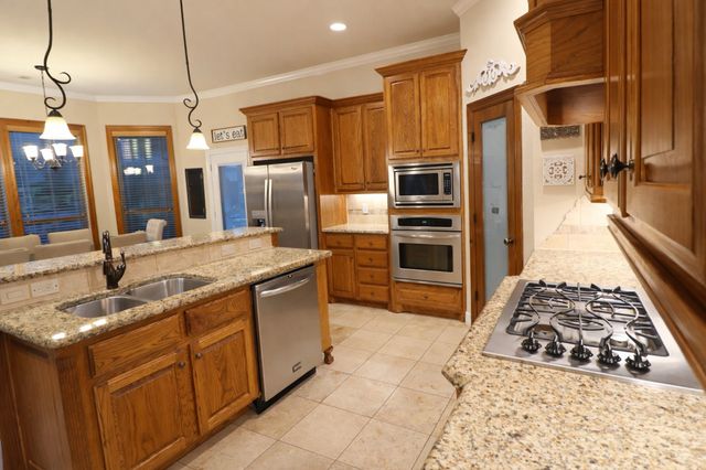 1105 Mckenzie Drive, Mansfield, TX 76063