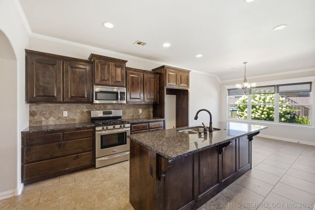 2512 S 16th Court, Broken Arrow, OK 74012