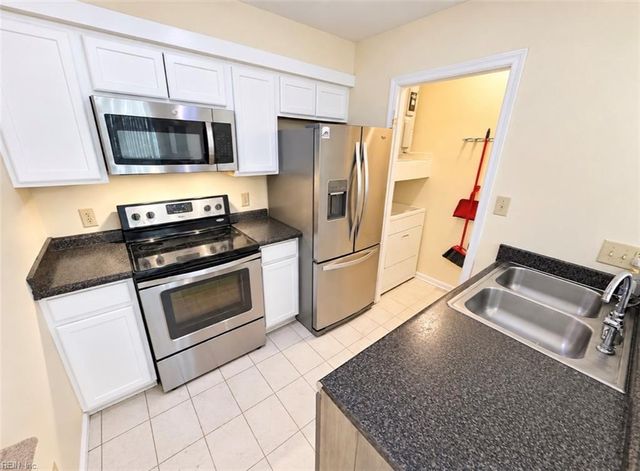 355 Lees Mill DR, Newport News, VA 23608