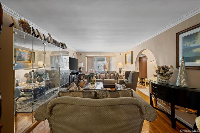 846 E 223rd Street, Bronx, NY 10466