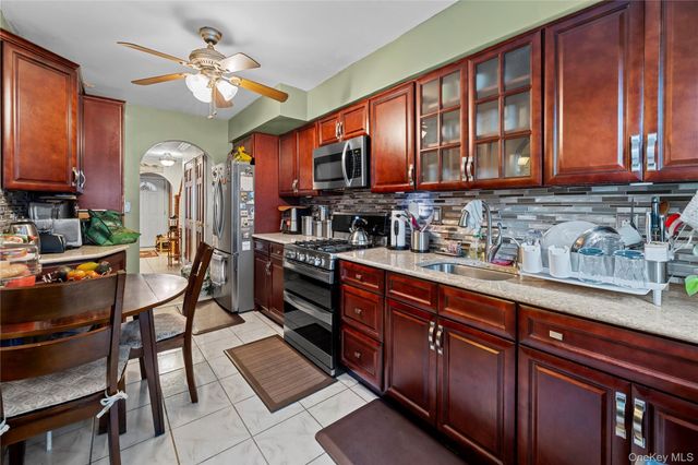 846 E 223rd Street, Bronx, NY 10466