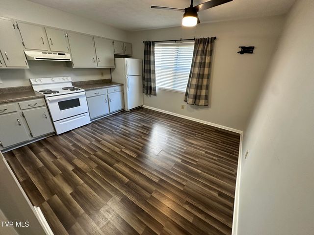 516 Lakeside Dock Drive 3, Kingsport, TN 37663