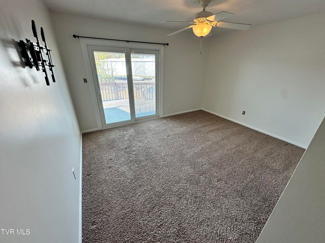 516 Lakeside Dock Drive 3, Kingsport, TN 37663