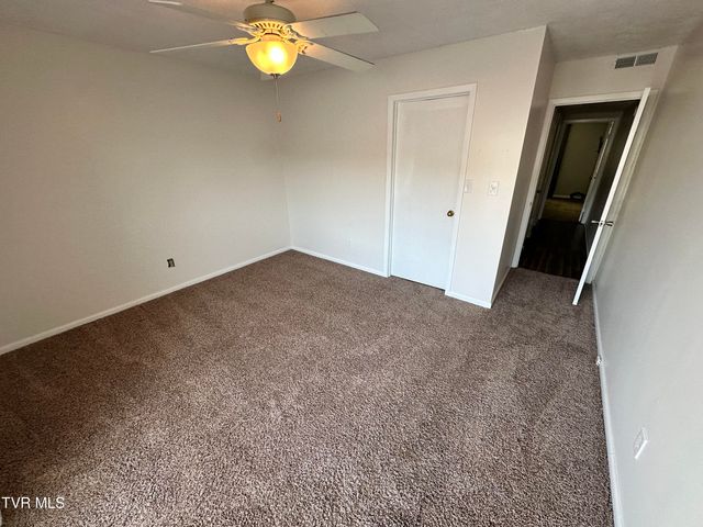 516 Lakeside Dock Drive 3, Kingsport, TN 37663