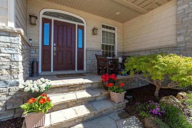 920 Rustic View Court, Eldridge, IA 52748