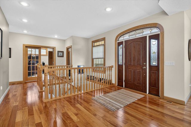 920 Rustic View Court, Eldridge, IA 52748