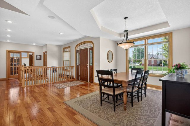 920 Rustic View Court, Eldridge, IA 52748