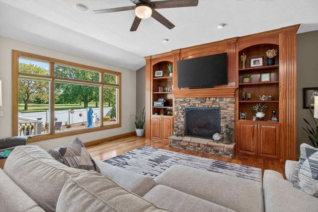 920 Rustic View Court, Eldridge, IA 52748