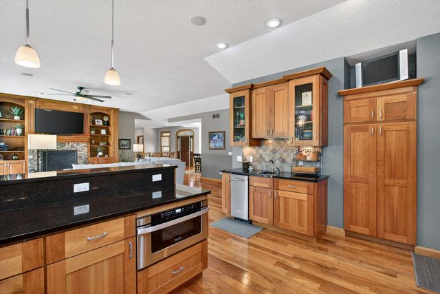 920 Rustic View Court, Eldridge, IA 52748
