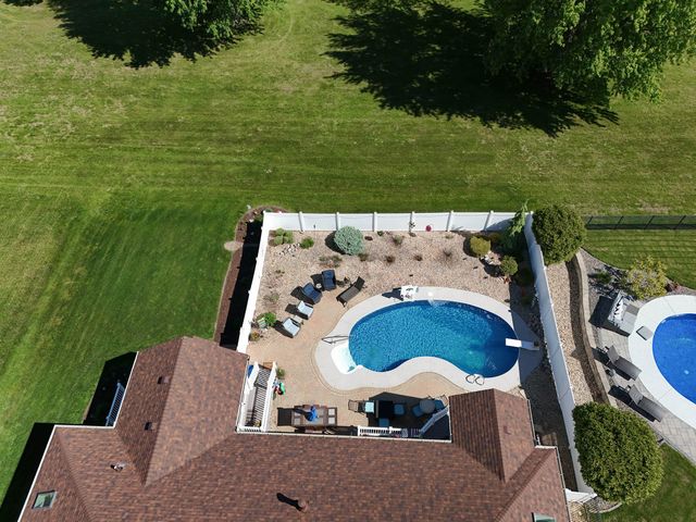 920 Rustic View Court, Eldridge, IA 52748