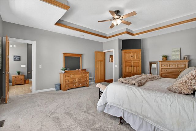 920 Rustic View Court, Eldridge, IA 52748