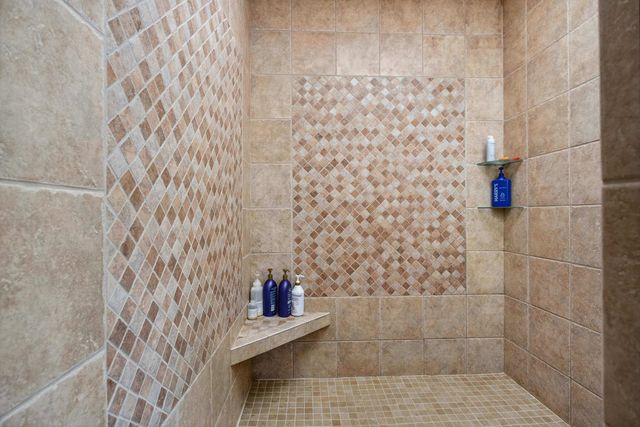 920 Rustic View Court, Eldridge, IA 52748