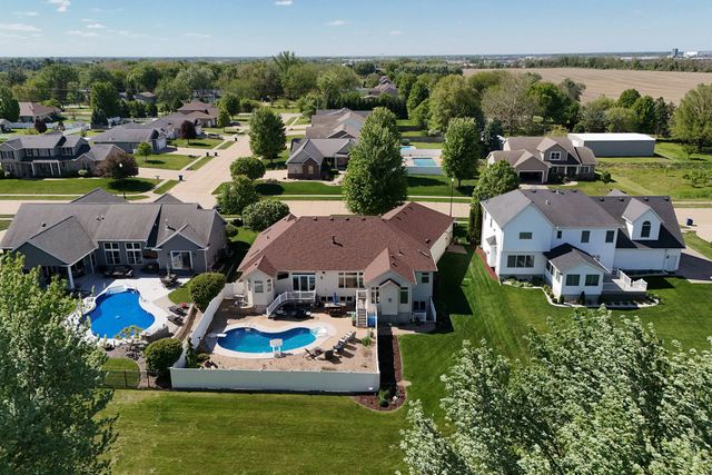 920 Rustic View Court, Eldridge, IA 52748