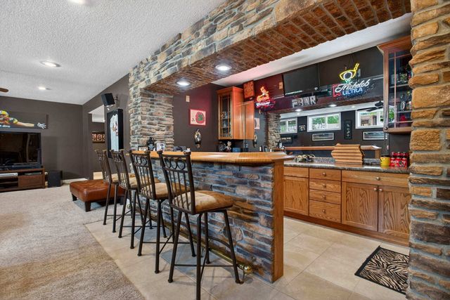 920 Rustic View Court, Eldridge, IA 52748
